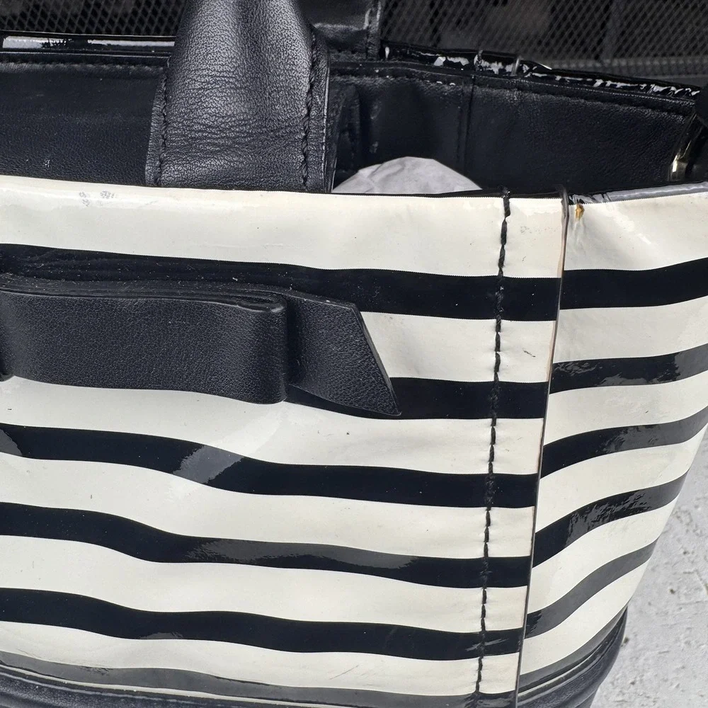 Kate Spade NY Chelsa Park Gigi Patent‎ Leather Stripe Preowned No Shoulder Strap